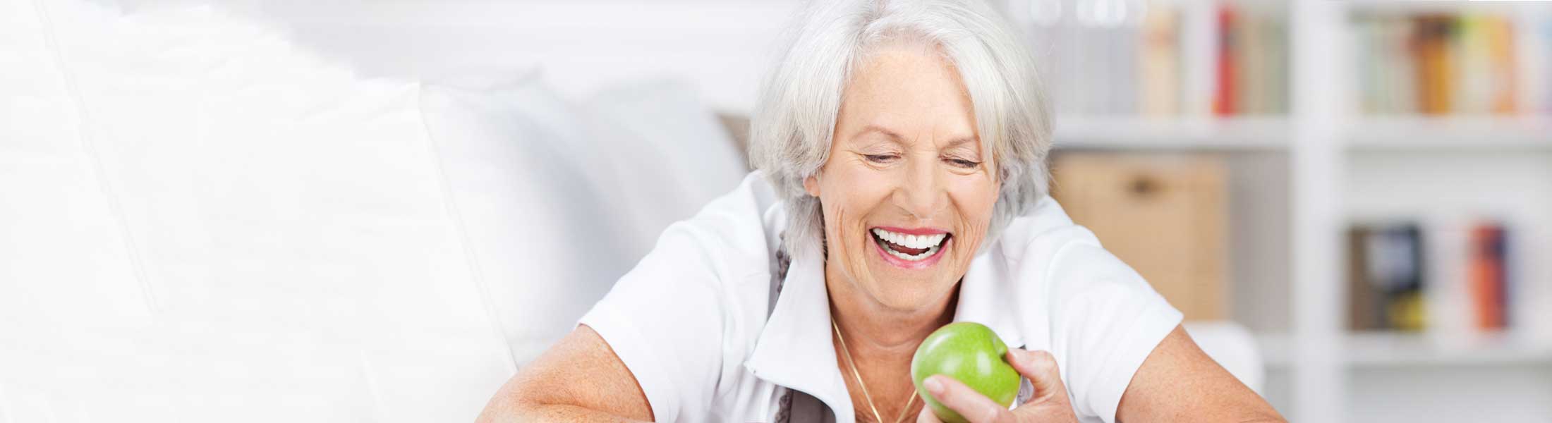 Sanfte Implantologie<br><small>Flexible und schonende Lösungen bei Zahnverlust. Wieder neue Lebensqualität genießen.</small> Sanfte Implantoogie